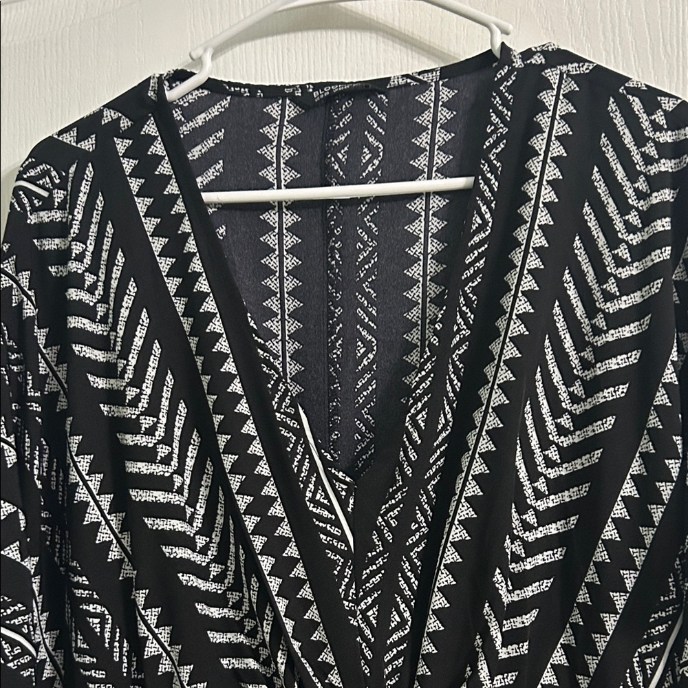 Bloomchic Elegant Black And White Patterned - image 3